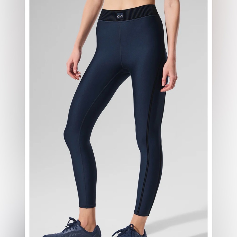 ALO Airlift High-Waist 7/8 Line Up Legging Yoga navy blue raised piping stripe